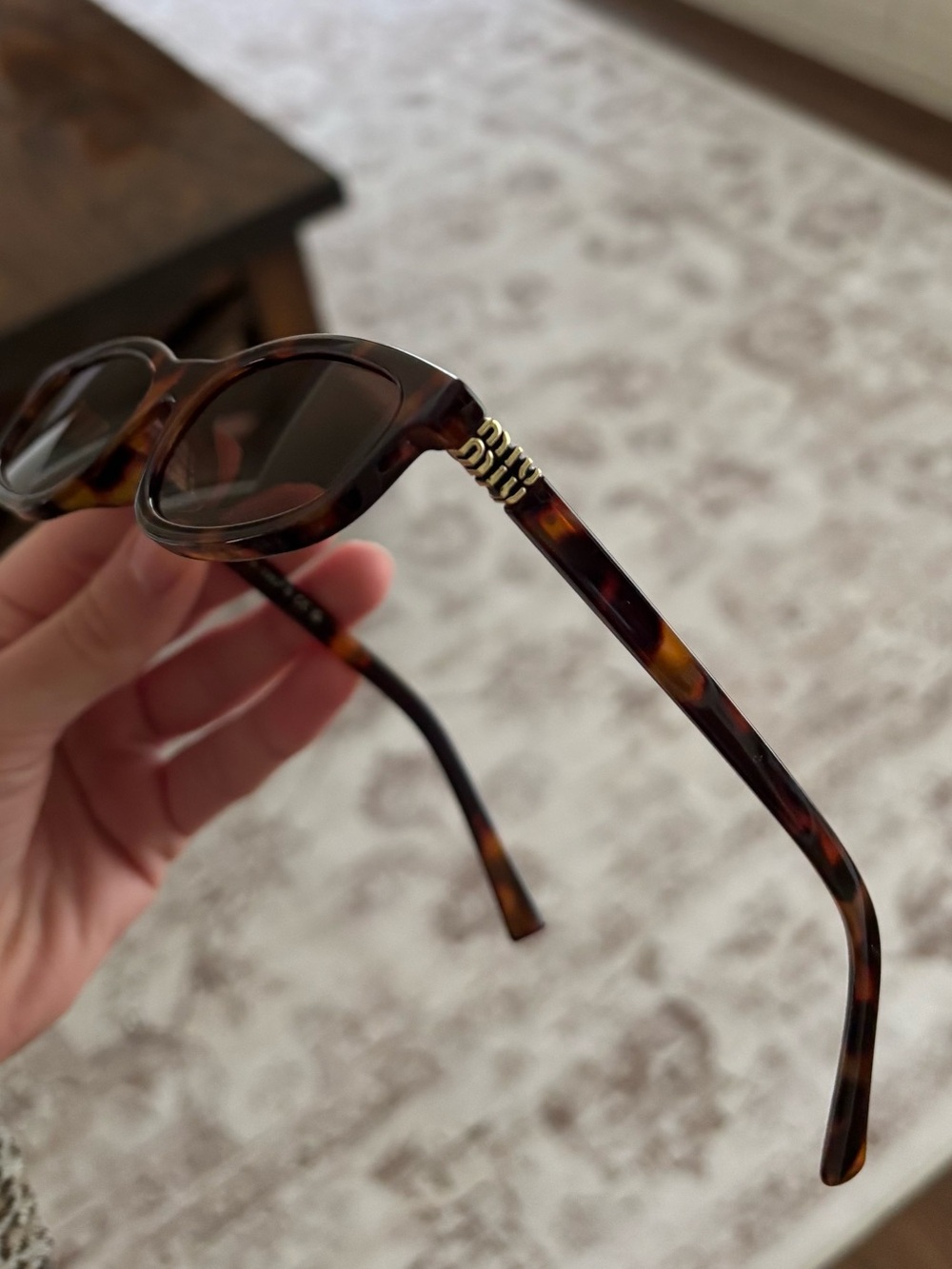 brown sunglasses